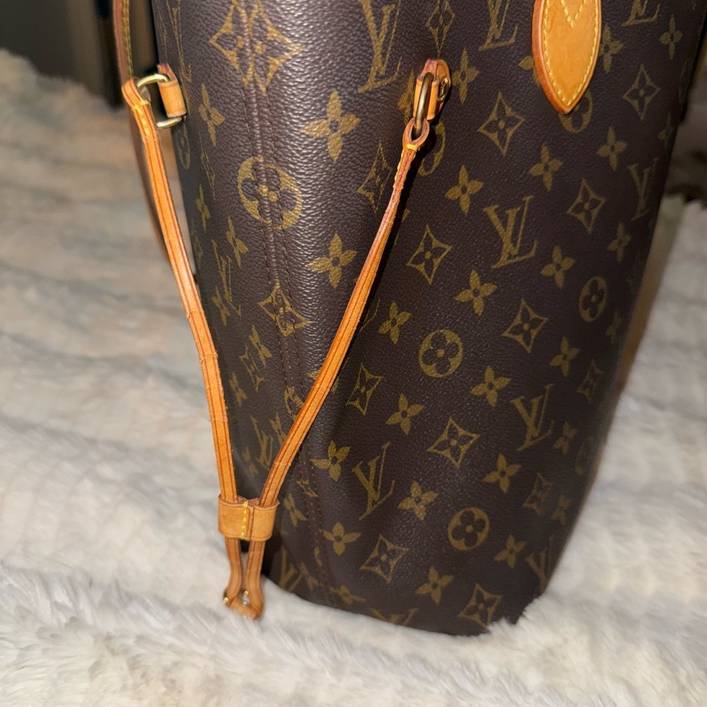 Louis Vuitton Monogram Canvas Tote with Vachetta Trim - Brown & Tan
Size MM - Picture 2 of 8